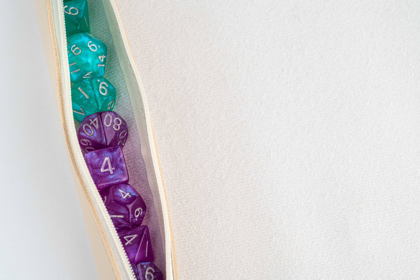 INNOVATIVE: Dice Scroll Rolling Mat and Carrying Case